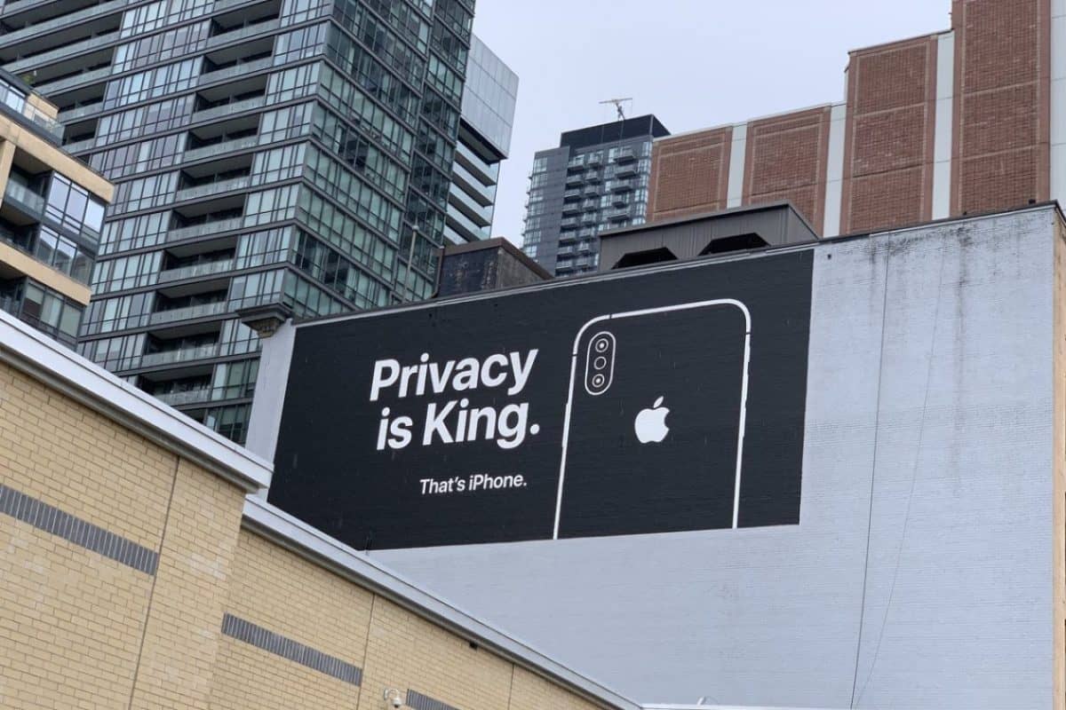 apple billboard privacy canada 1260x840 1